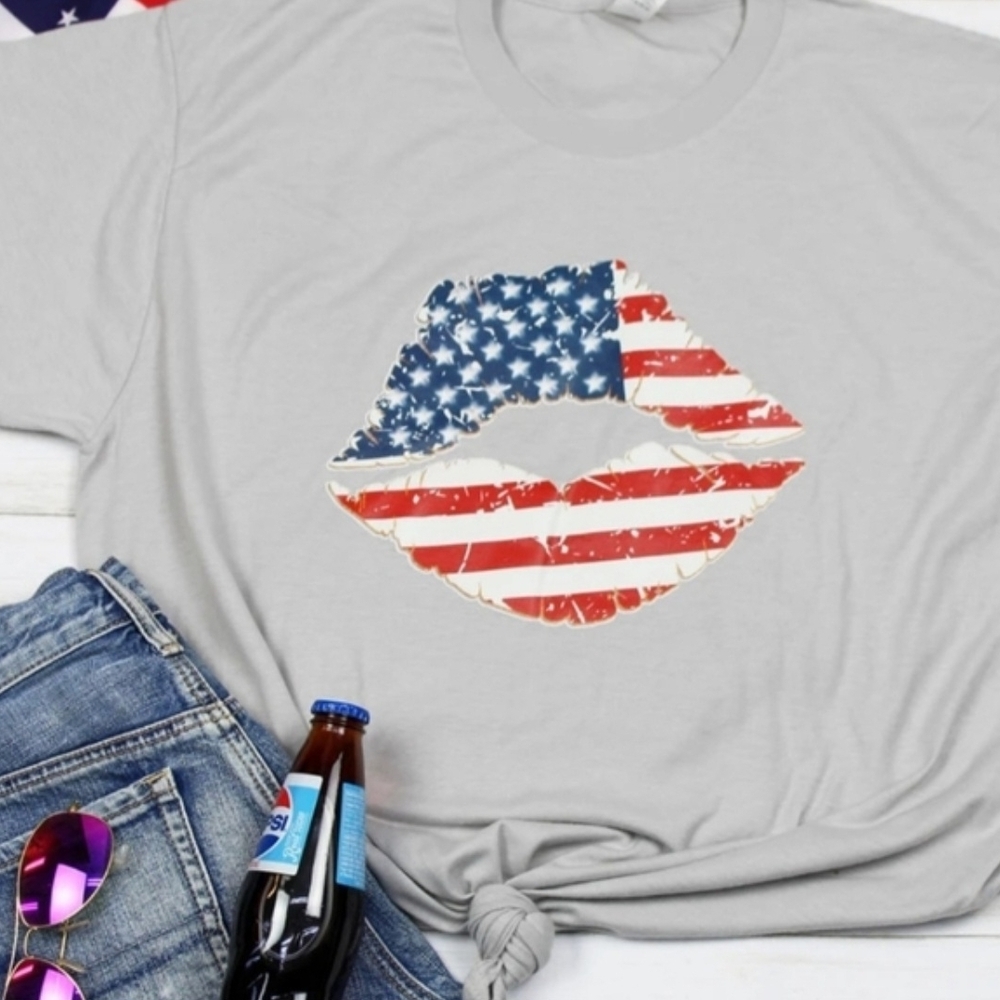 American Flag Lips Patriotic Graphic Tee Large